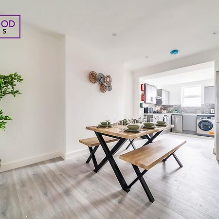 Brand New, 2 Bed 1 Bath, Modern Town Center Apartment, Free Wifi & Netflix By Redwood Stays Алдерсхот Экстерьер фото