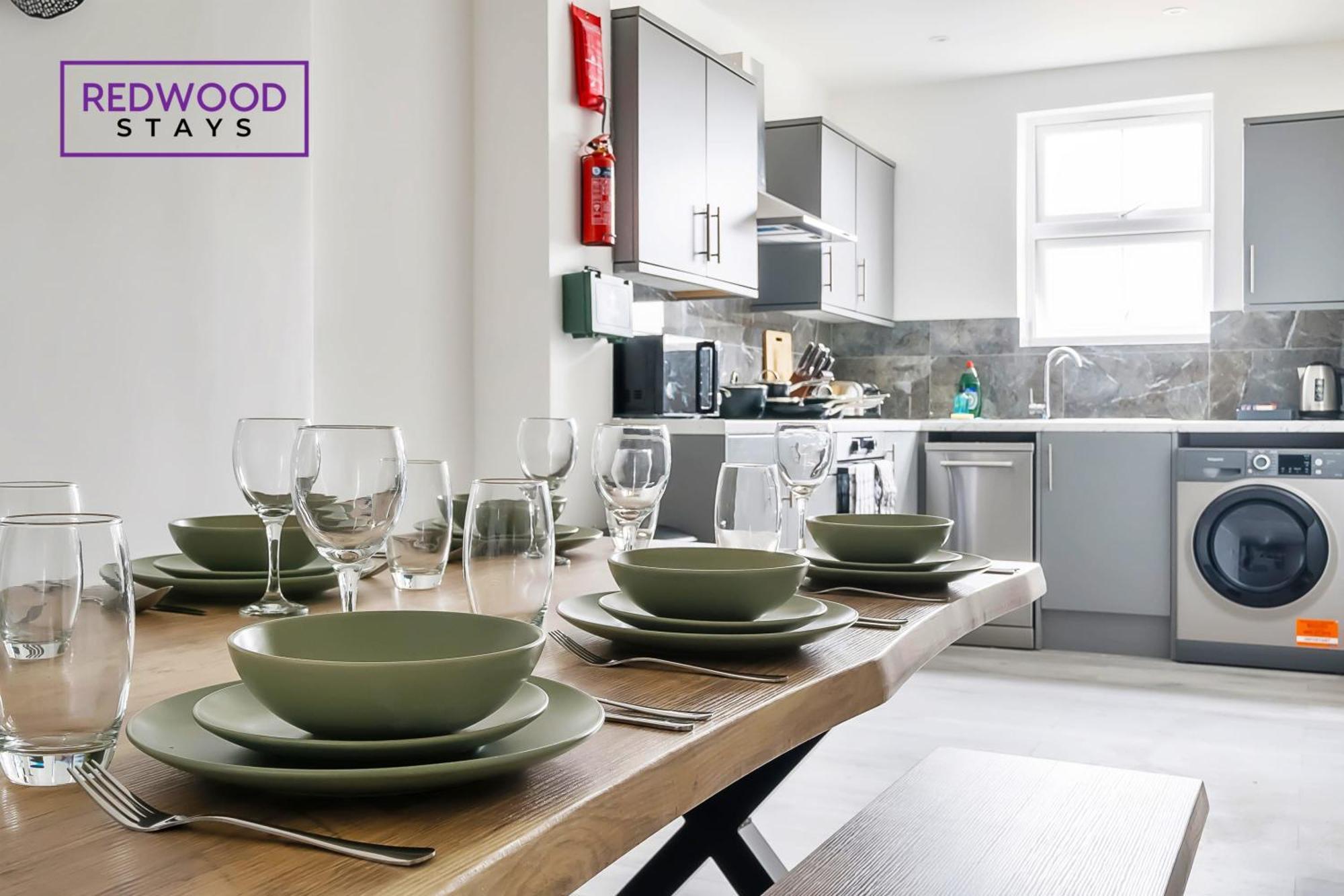 Brand New, 2 Bed 1 Bath, Modern Town Center Apartment, Free Wifi & Netflix By Redwood Stays Алдерсхот Экстерьер фото