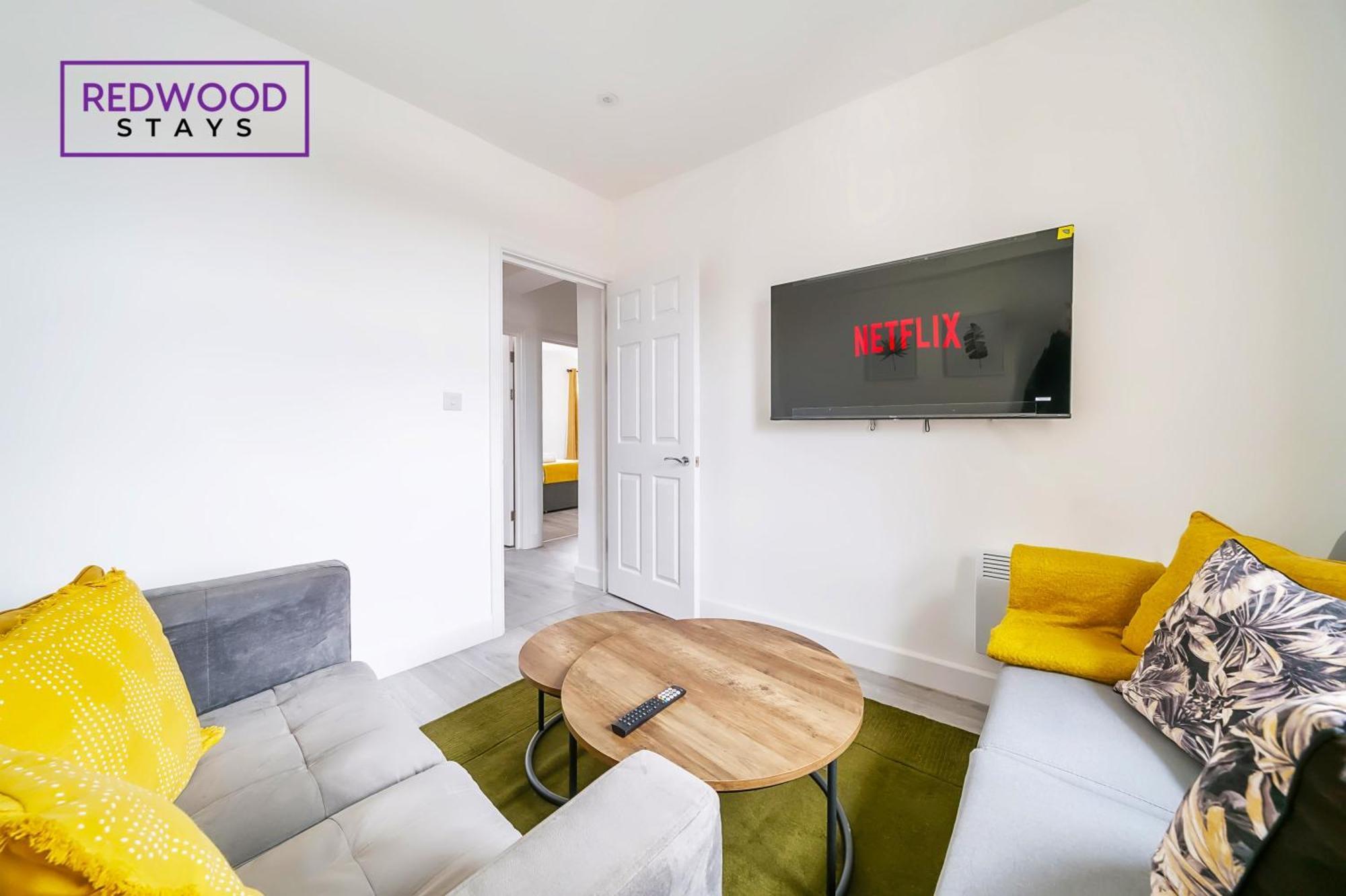Brand New, 2 Bed 1 Bath, Modern Town Center Apartment, Free Wifi & Netflix By Redwood Stays Алдерсхот Экстерьер фото