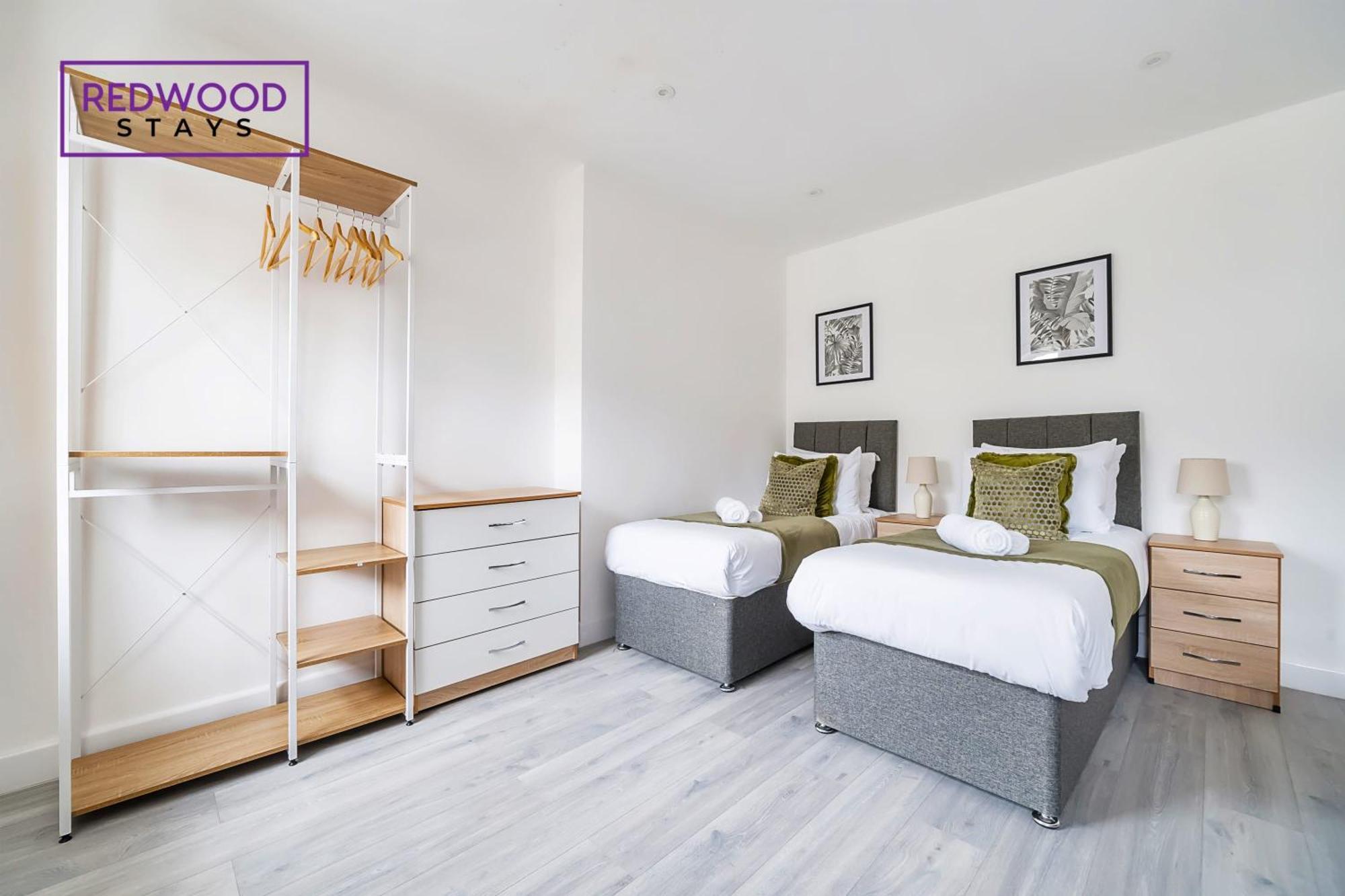 Brand New, 2 Bed 1 Bath, Modern Town Center Apartment, Free Wifi & Netflix By Redwood Stays Алдерсхот Экстерьер фото