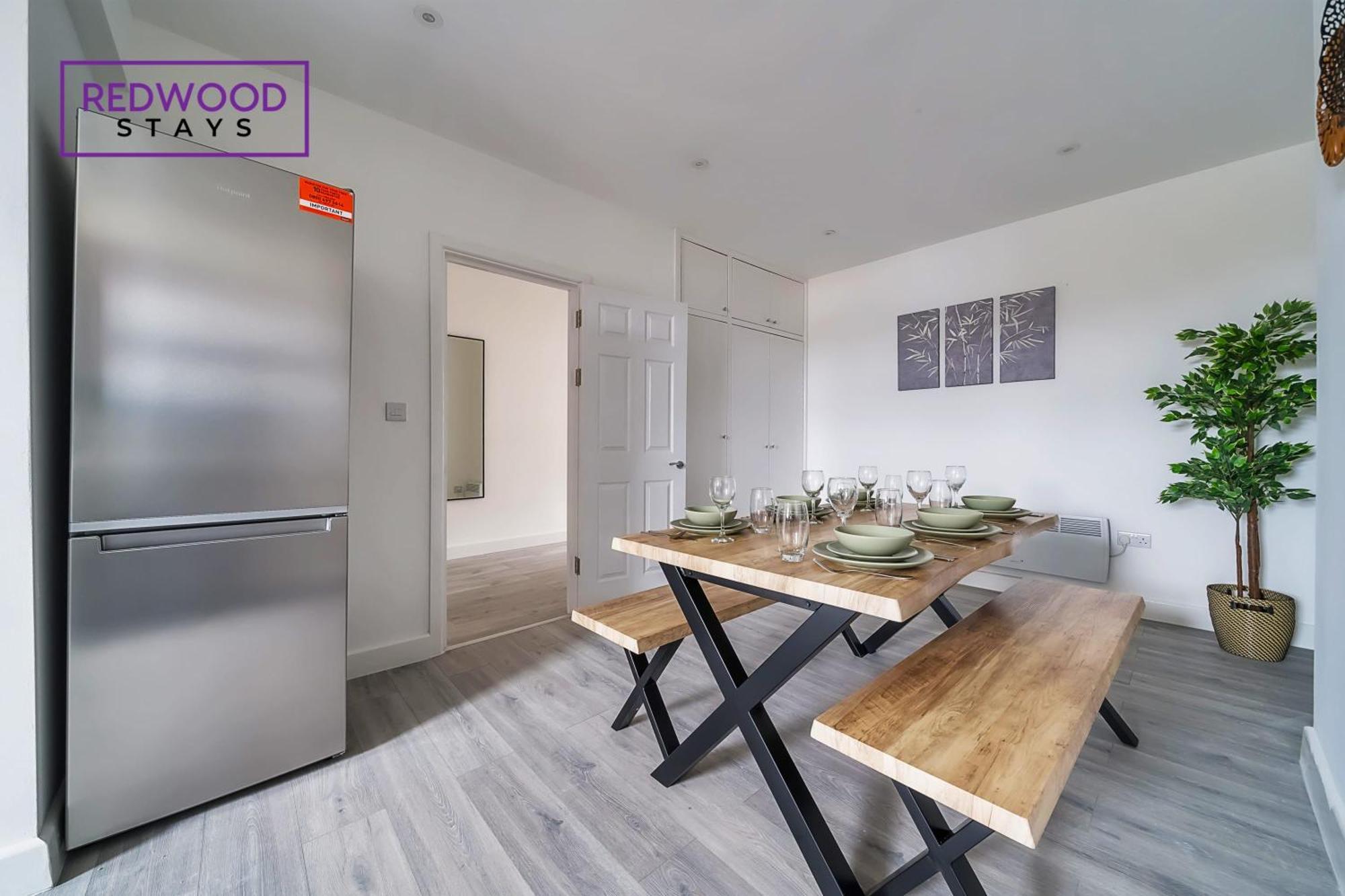 Brand New, 2 Bed 1 Bath, Modern Town Center Apartment, Free Wifi & Netflix By Redwood Stays Алдерсхот Экстерьер фото